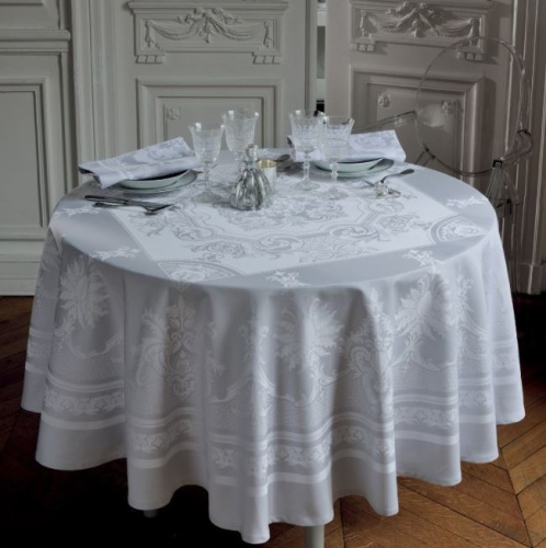 Скатерть круглая Garnier-Thiebaut BEAUREGARD WHITE диаметр 235 Артикул: 79891 DolceNoce