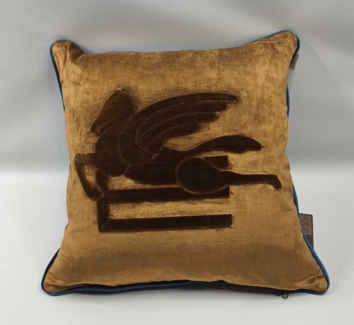 Подушка декоративная Etro NEW PEGASO AR290 Y0886 gold золотистая 45х45 Артикул: 70178 DolceNoce