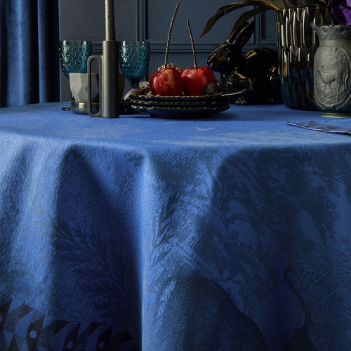 Скатерть Le Jacquard Francais FORET ENCHANTEE blue 120х120 Артикул: 88359 DolceNoce фото 2