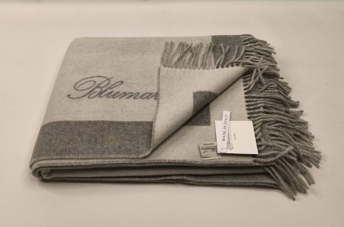 Плед Blumarine MADAME 140х205 серый 13 silver Италия Артикул: 93747 DolceNoce фото 2 Плед Blumarine MADAME 140х205 серый 13 silver Артикул: 93747 DolceNoce фото 2